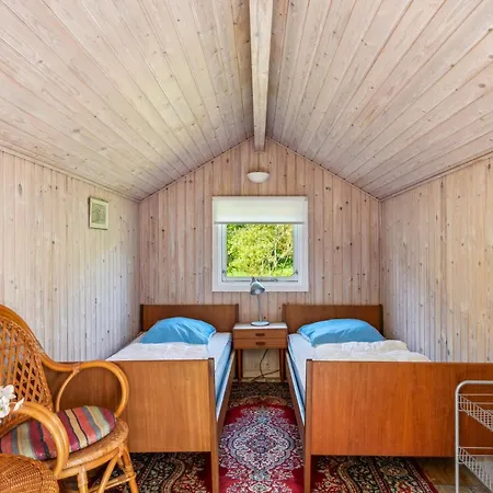 Casa vacanze Amazing In With 2 Bedrooms And Wifi *